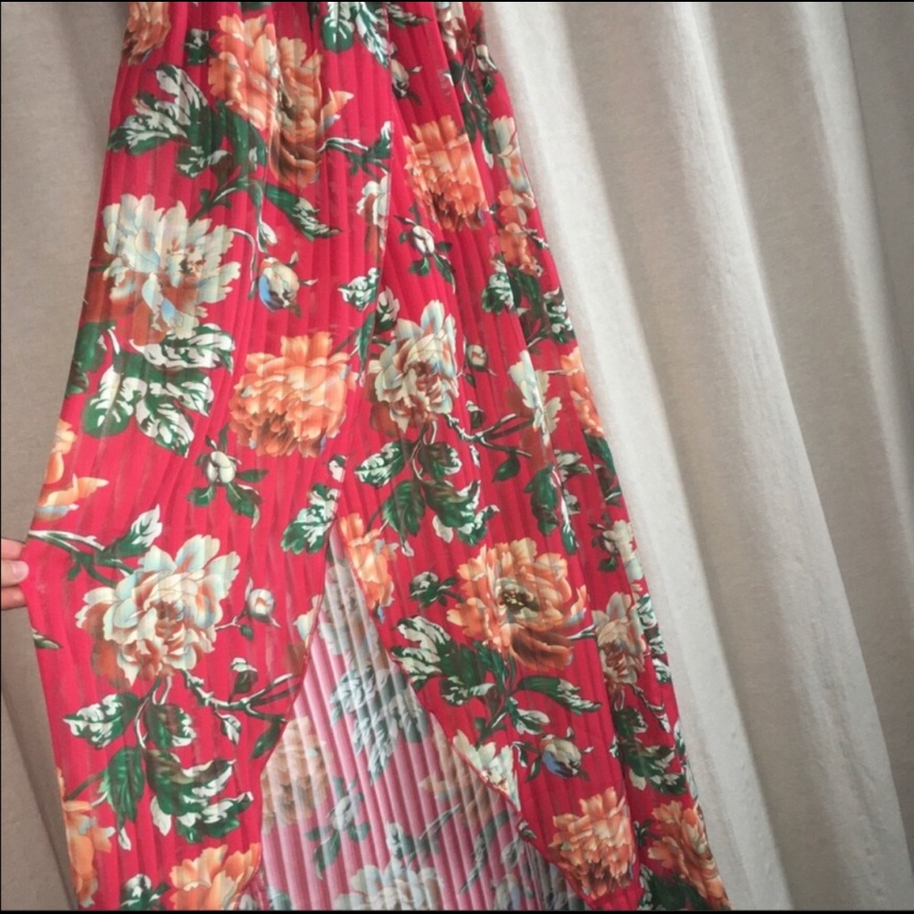 Romeo & Juliet Couture Floral Strapless Dress.